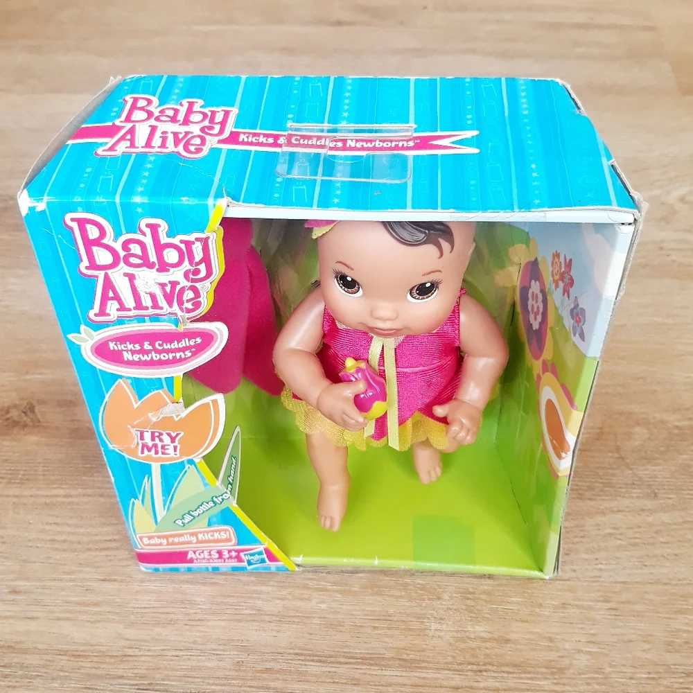 Baby Alive Kicks and Cuddles Newborn Doll - 6" Doll Bottle Does Not Retract - Picture 15 of 17